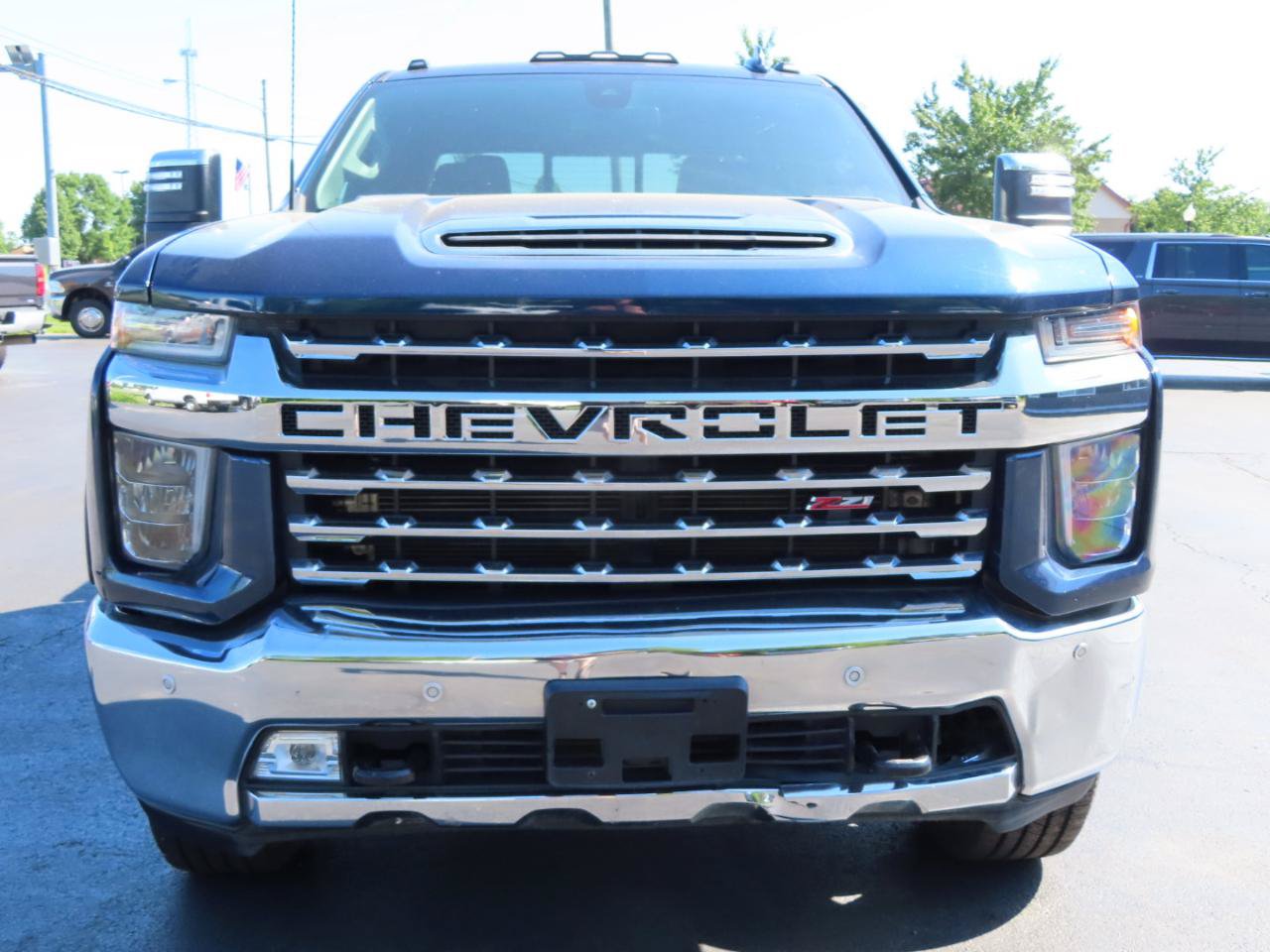 Used 2020 Chevrolet Silverado 2500 LTZ w/ LTZ Plus Package AWD/4WD image 9