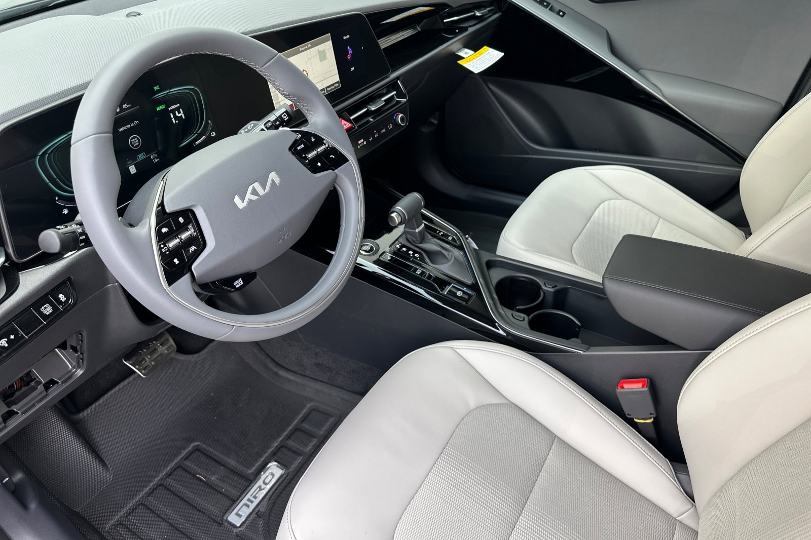 New 2025 Kia Niro EX Touring image 6