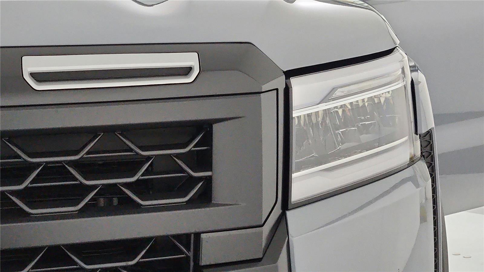 Used 2025 Nissan Frontier PRO-4X image 46