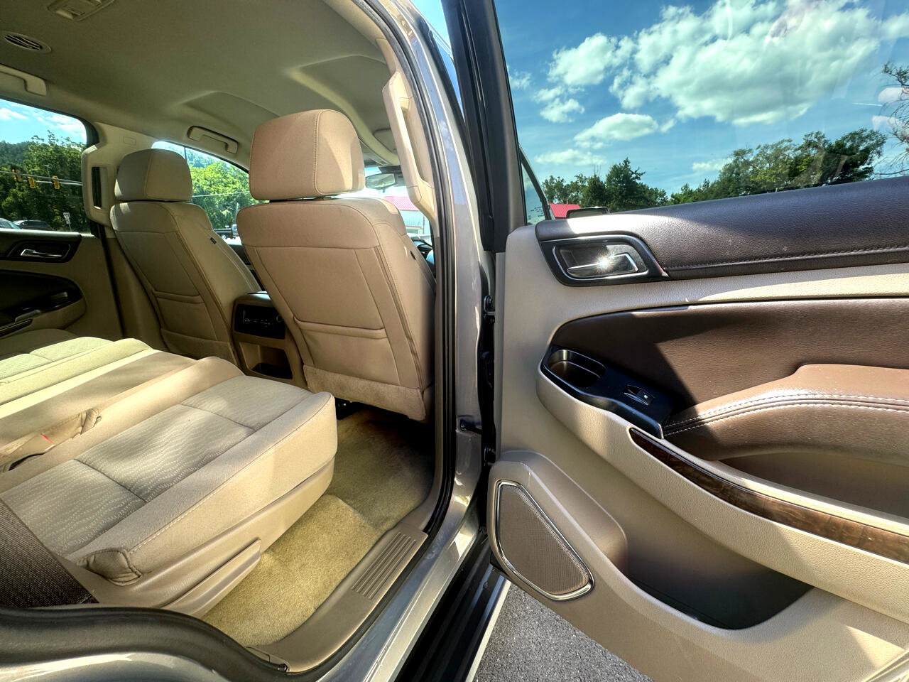 Used 2018 Chevrolet Tahoe LS w/ All-Season Package image 17