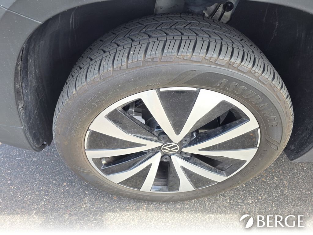 Used 2024 Volkswagen Taos SE FWD image 11