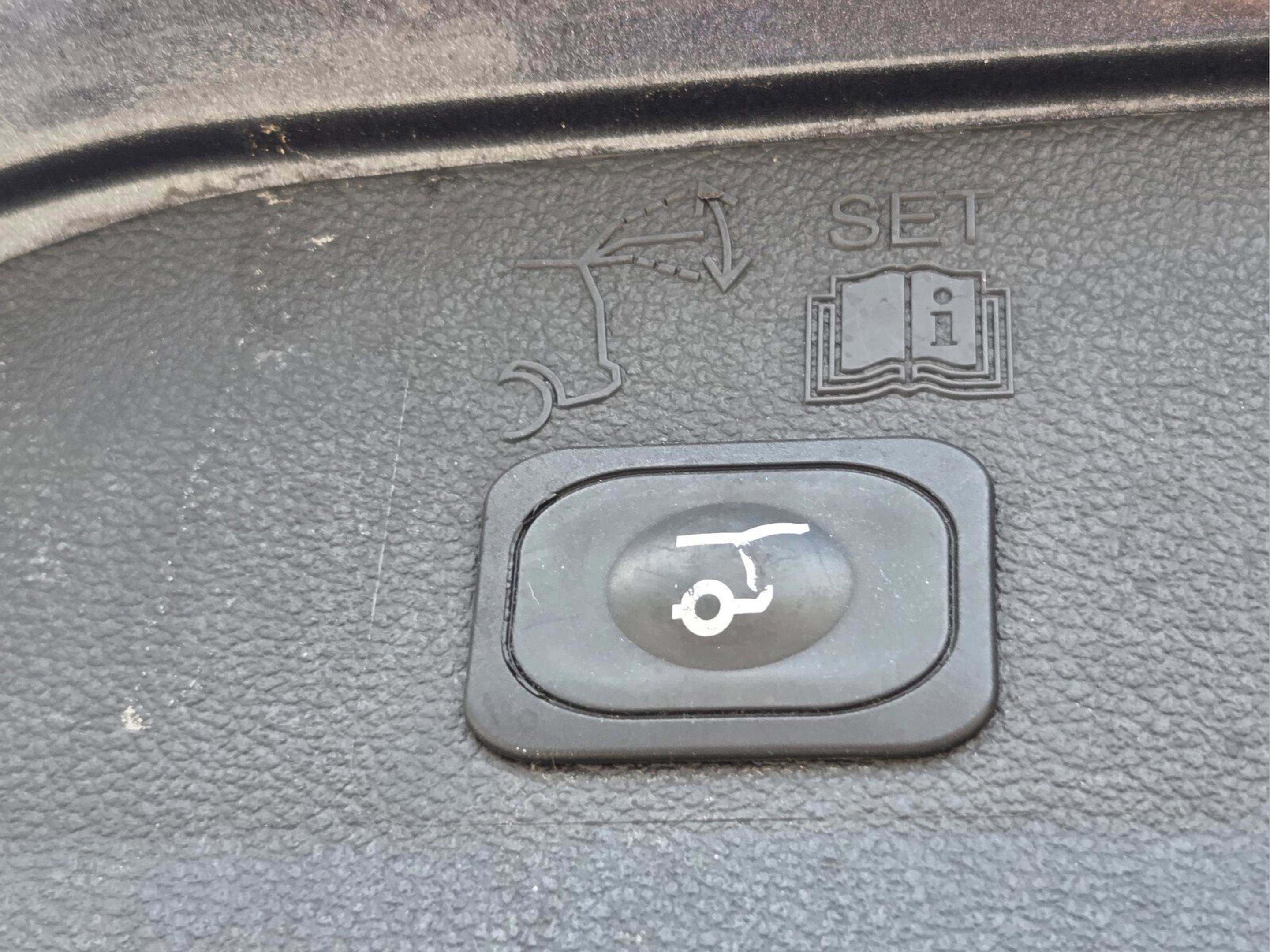 Used 2017 Ford Escape Titanium FWD image 14