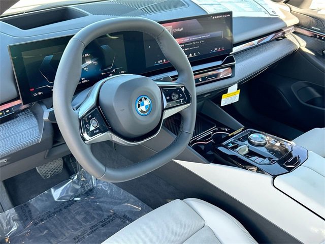 New 2025 BMW i5 eDrive40i w/ Premium Package image 18