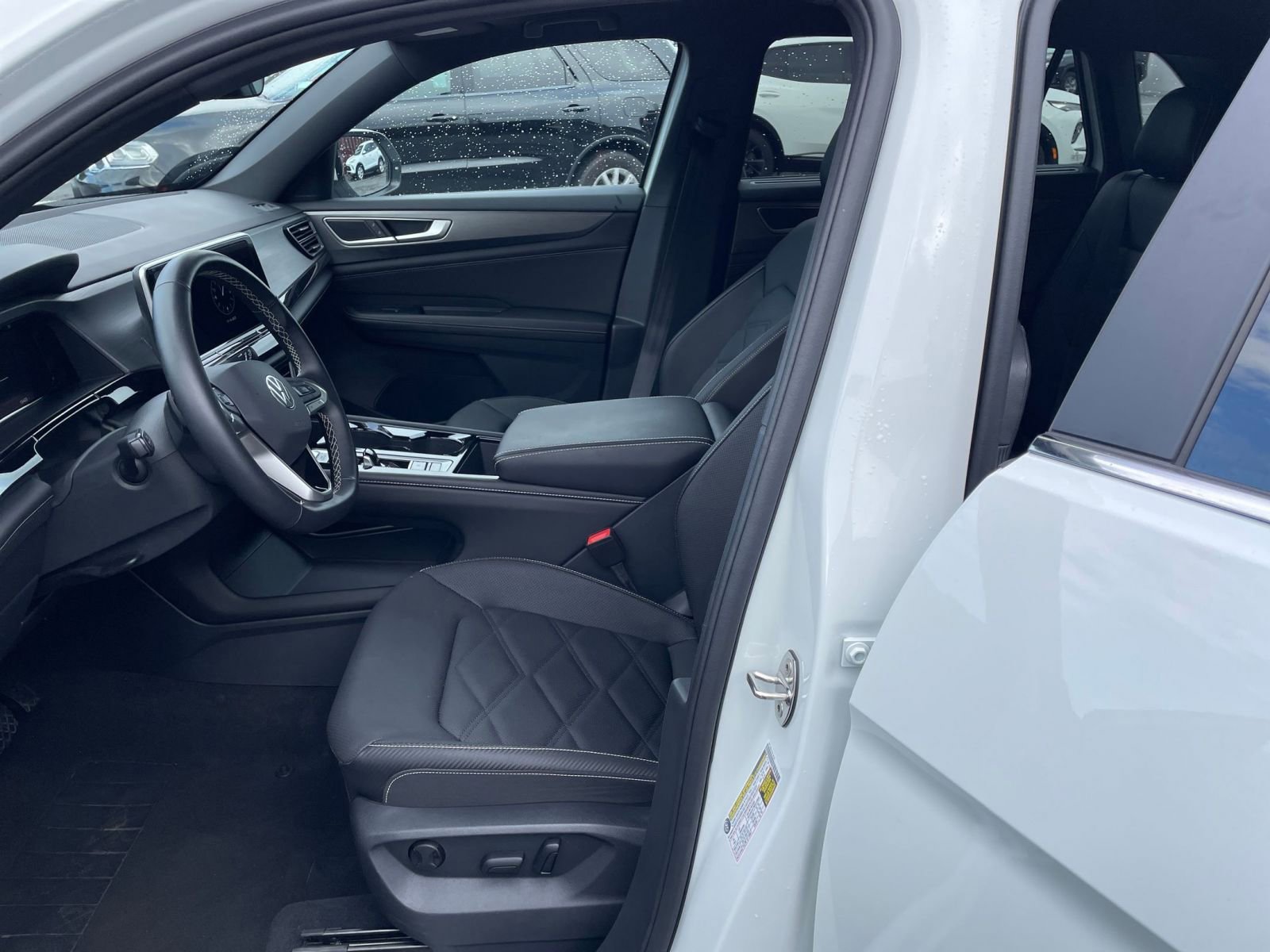 Used 2025 Volkswagen Atlas Cross Sport SE image 27