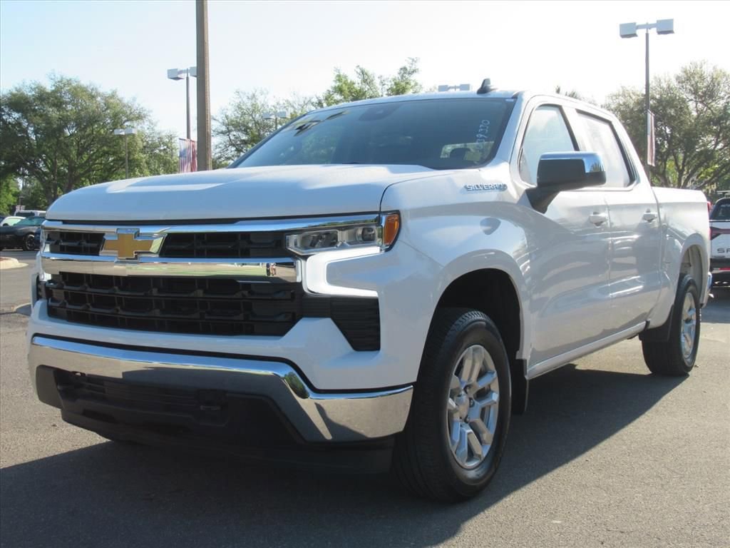 Used 2024 Chevrolet Silverado 1500 LT AWD/4WD image 3