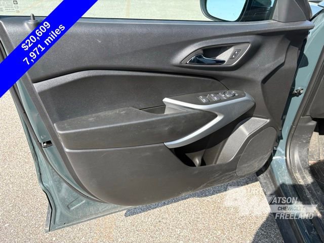 Used 2025 Chevrolet Trax LS w/ LS Convenience Package FWD image 11