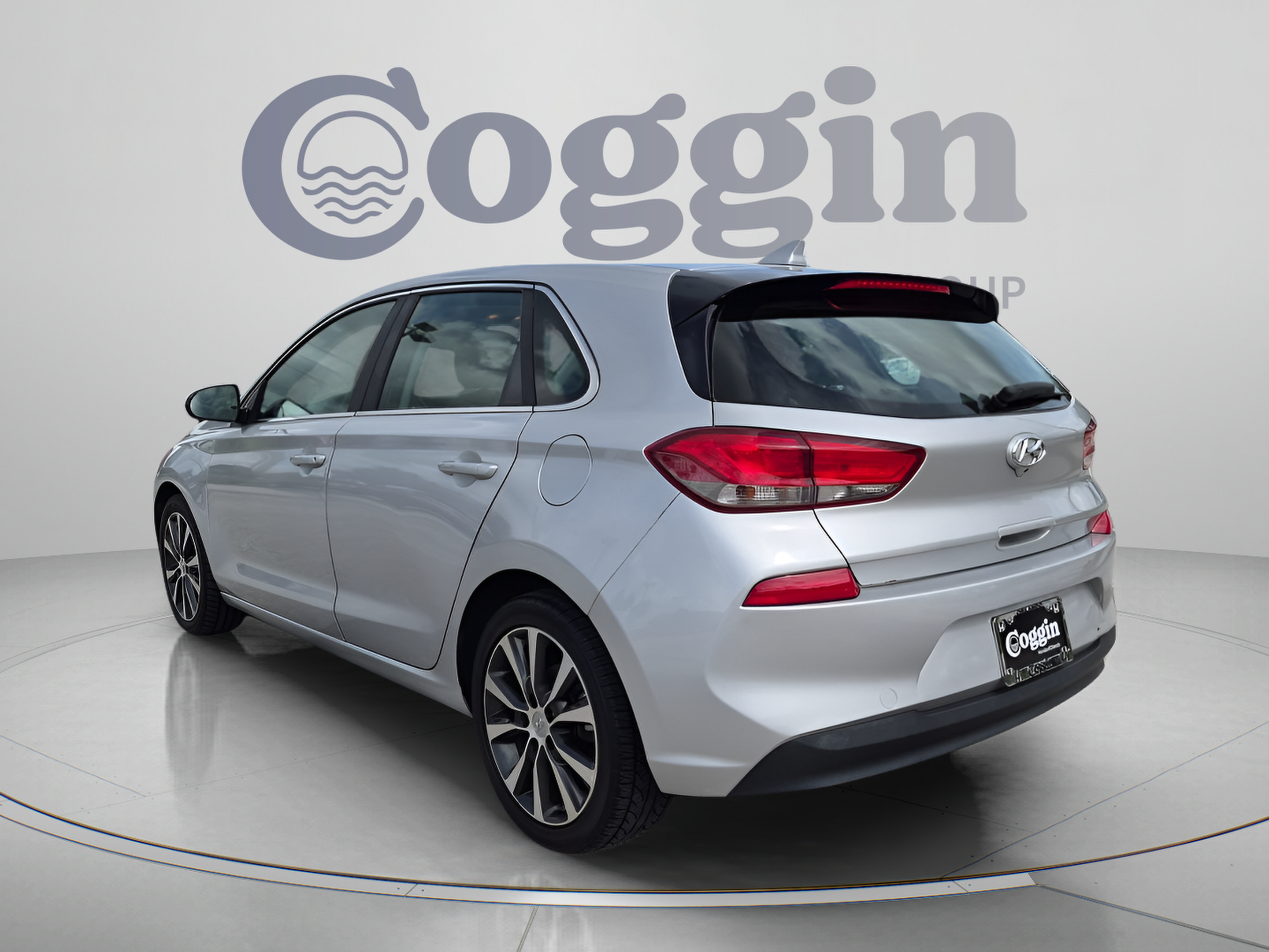 Used 2019 Hyundai Elantra GT FWD image 4