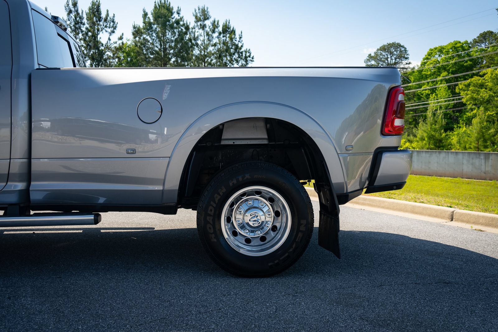 Used 2022 RAM 3500 Laramie AWD/4WD image 6