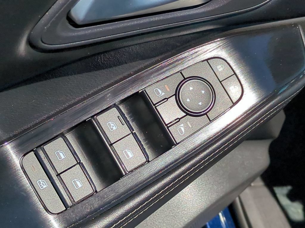 Used 2025 Nissan Rogue SV FWD image 25