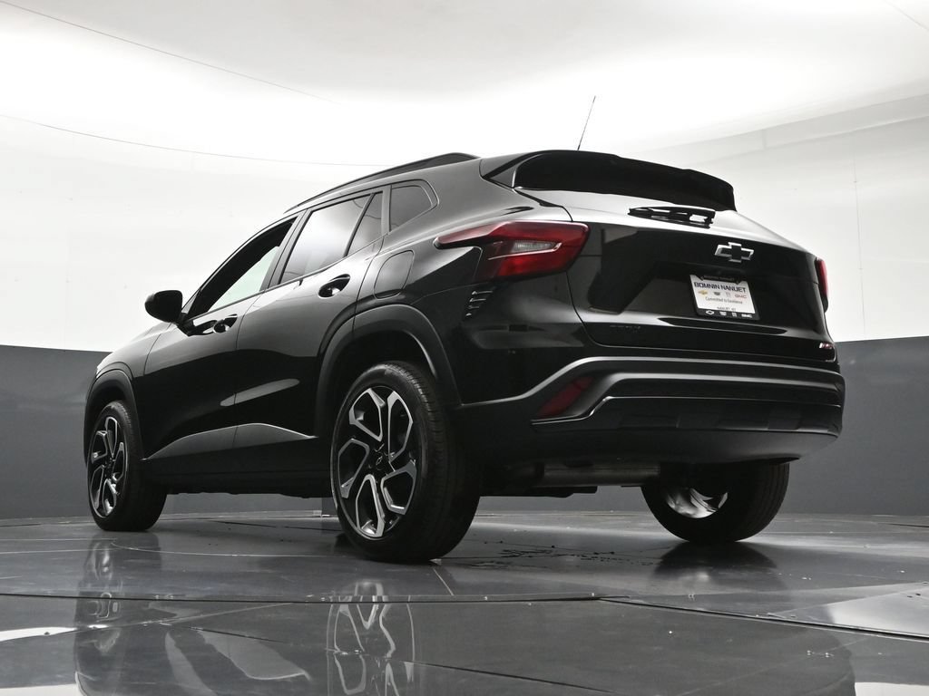 Used 2024 Chevrolet Trax RS w/ Sunroof Package FWD image 26