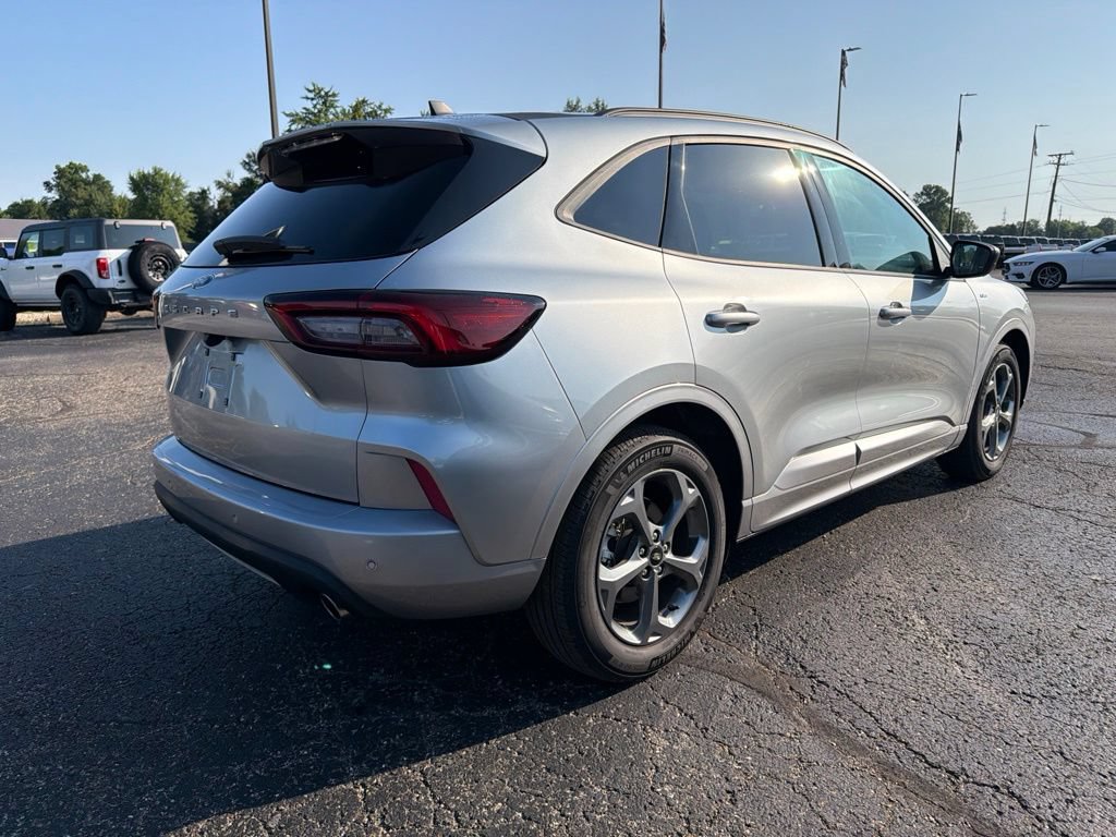 Used 2023 Ford Escape ST-Line w/ Tech Pack #1 FWD image 8