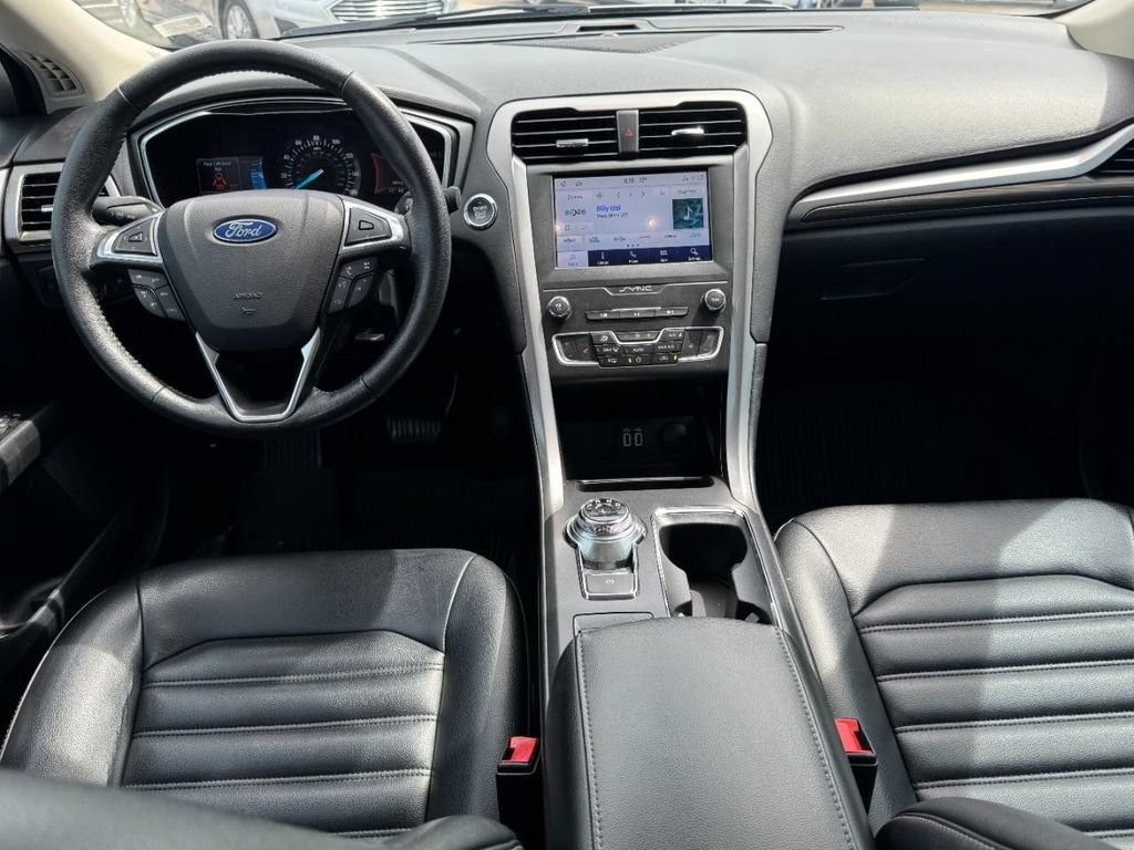 Used 2020 Ford Fusion SEL FWD image 11