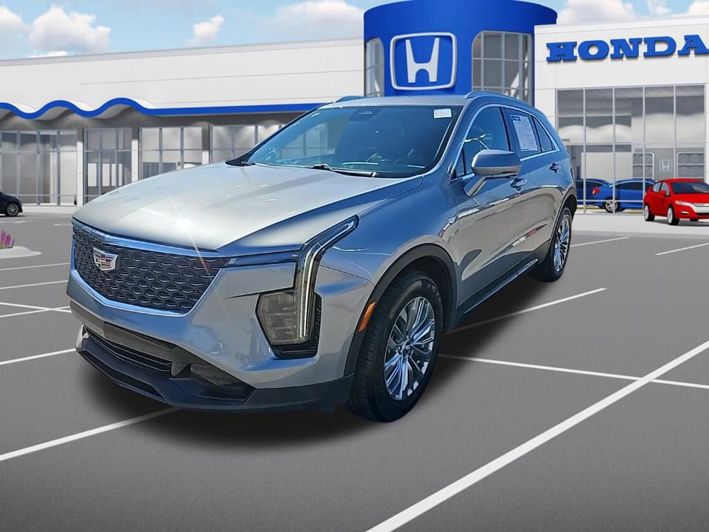 Used 2025 Cadillac XT4 Premium Luxury image 3