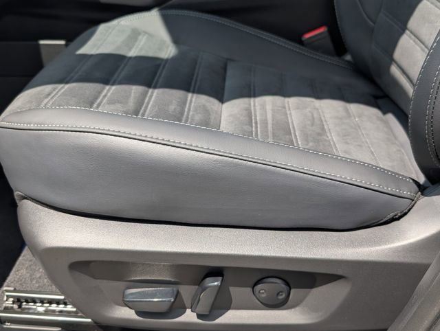 New 2025 Mitsubishi Outlander SE image 14