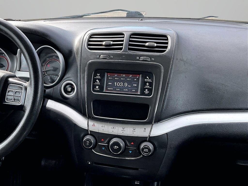 Used 2019 Dodge Journey SE FWD image 7