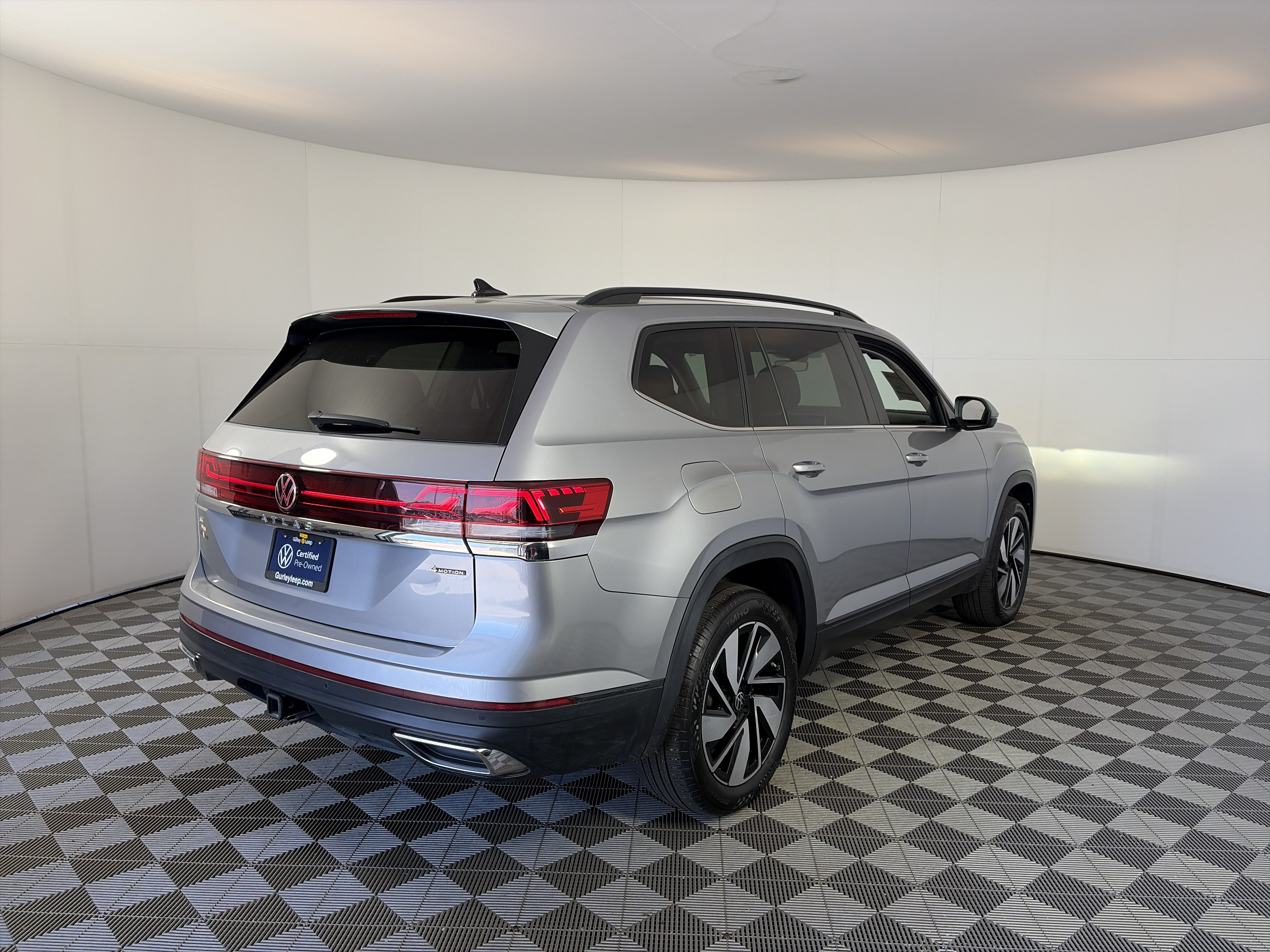 Used 2024 Volkswagen Atlas SE AWD/4WD image 11