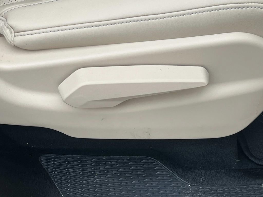 Used 2022 Jeep Grand Cherokee L Limited w/ Luxury Tech Group II image 18