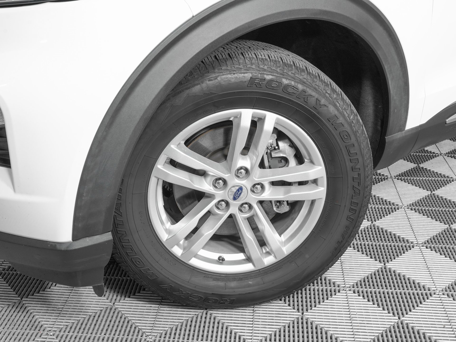 Used 2022 Ford Explorer XLT w/ Equipment Group 202A image 31