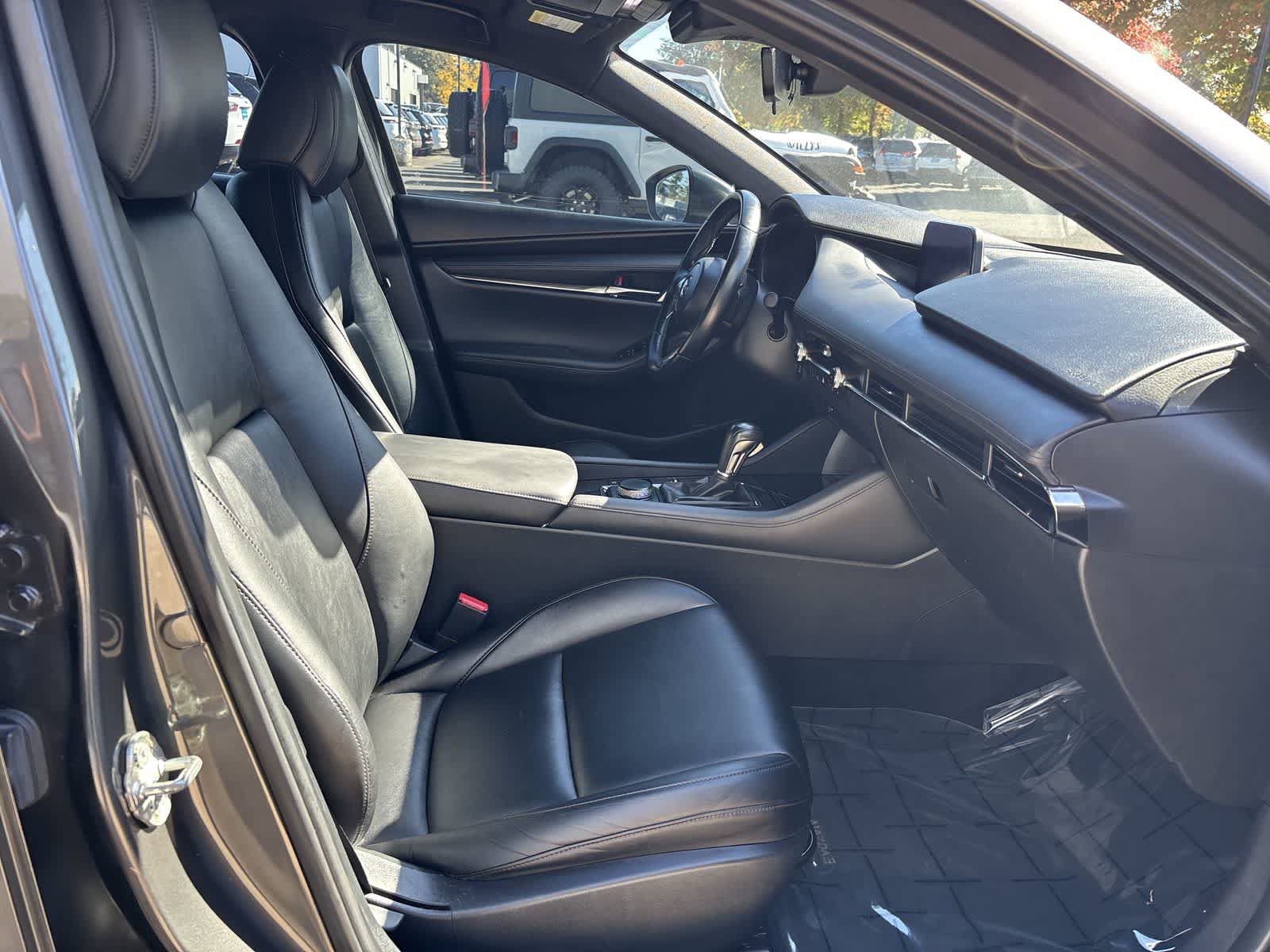 Used 2019 MAZDA MAZDA3 Hatchback w/ Preferred Package FWD image 6