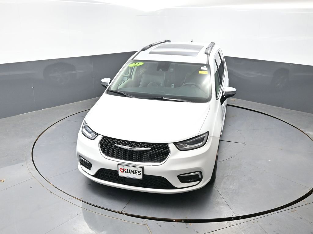 Used 2023 Chrysler Pacifica Limited FWD image 47