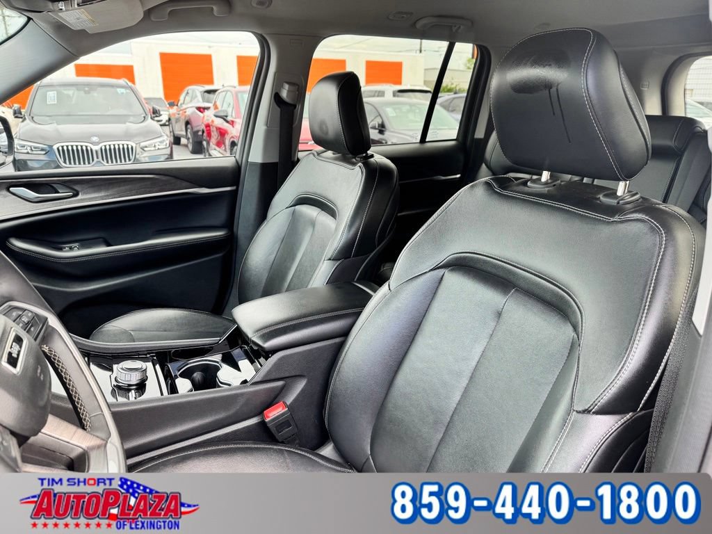 Used 2023 Jeep Grand Cherokee Limited AWD/4WD image 32