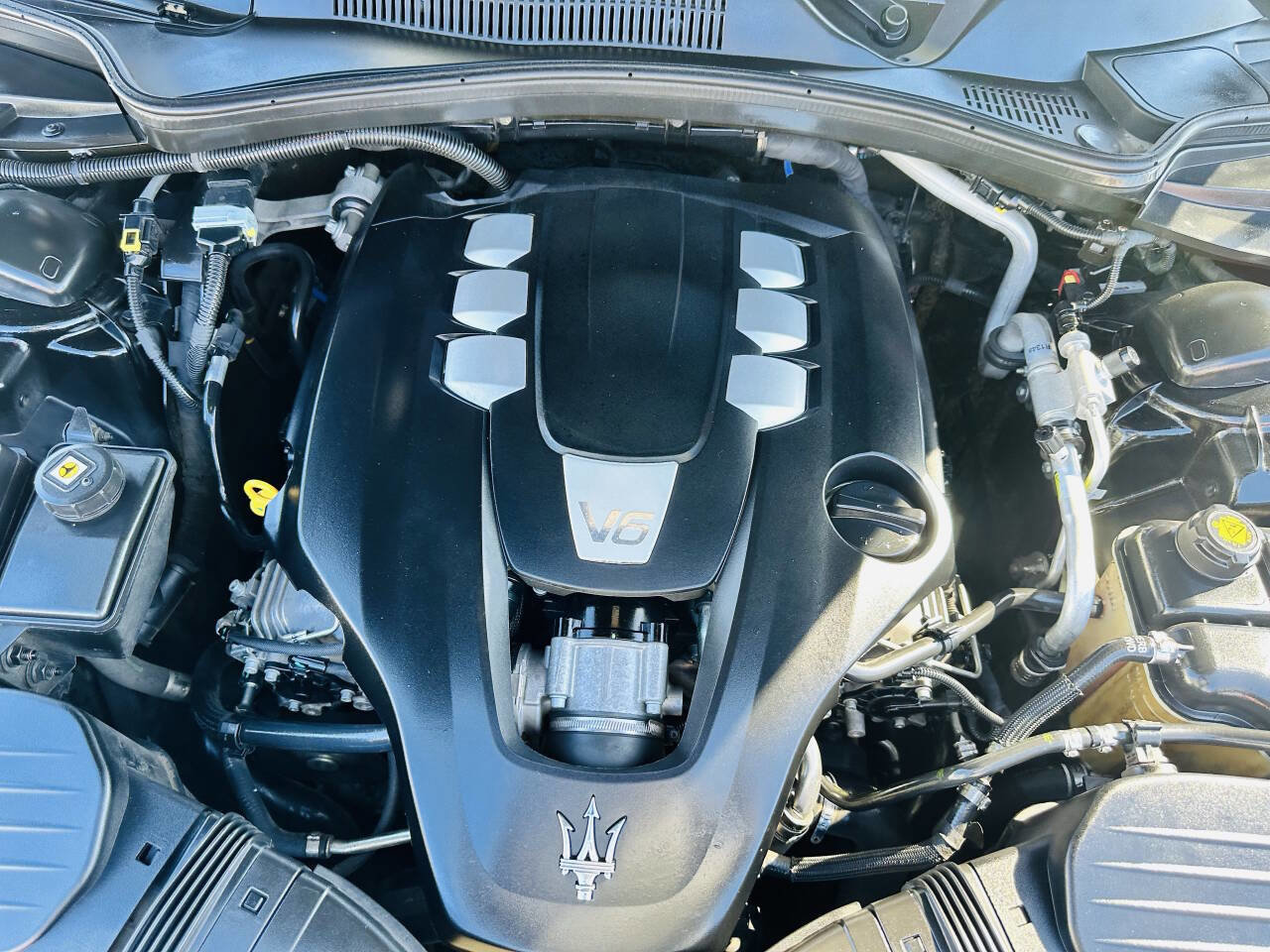 Used 2016 Maserati Ghibli RWD image 32