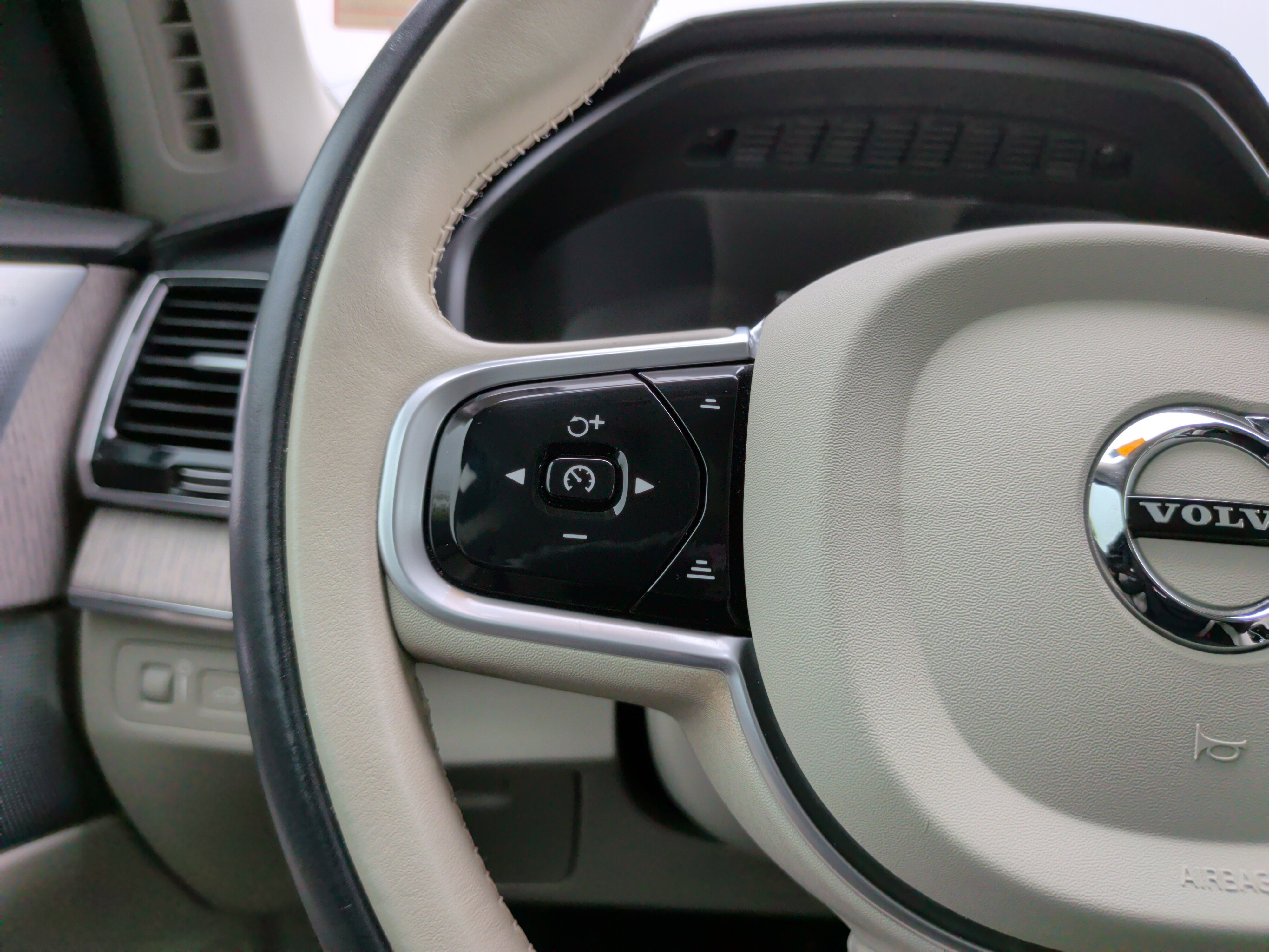 Used 2022 Volvo XC90 T8 Inscription w/ Advanced Package image 22