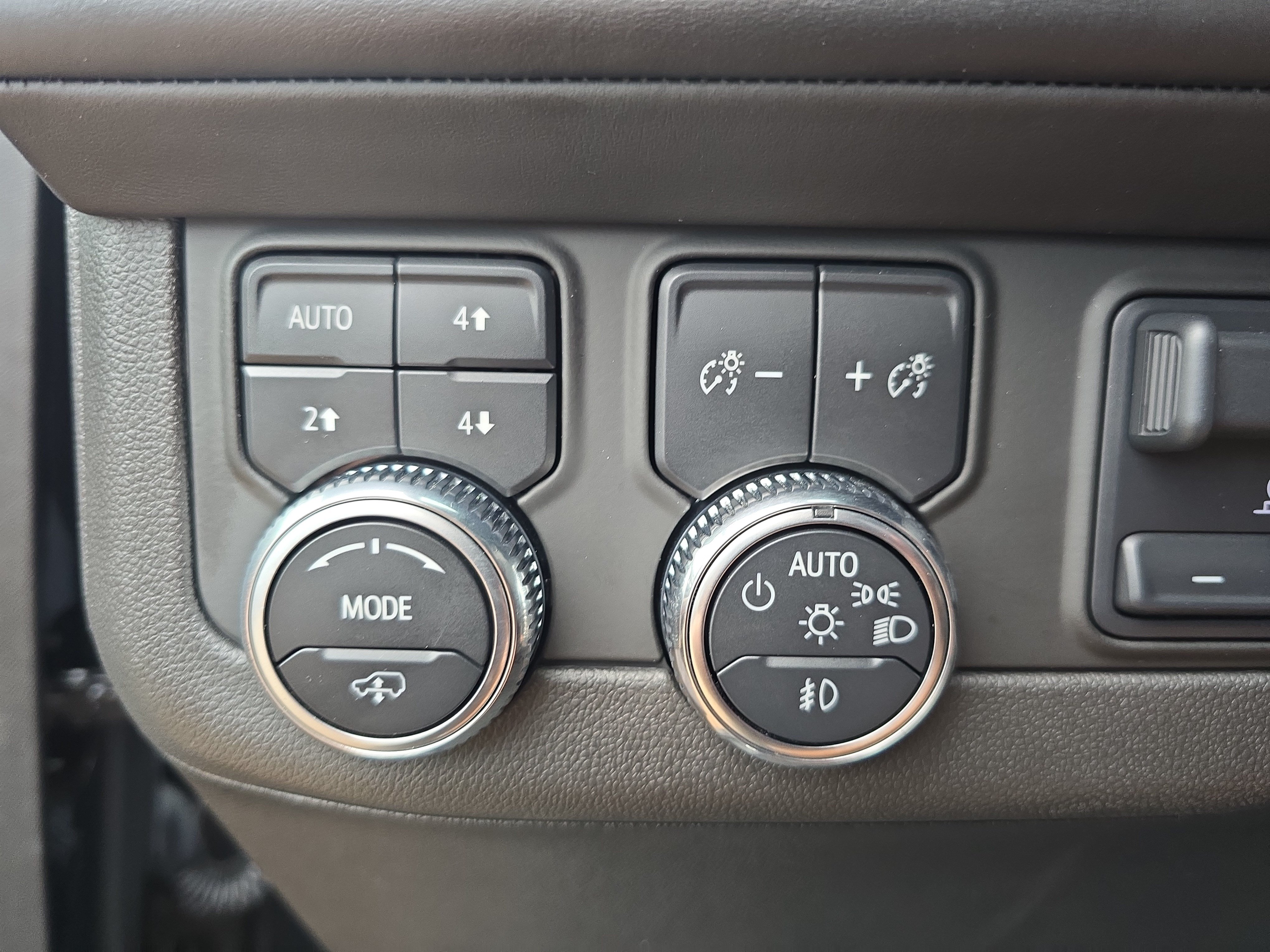 Used 2023 GMC Yukon Denali Ultimate AWD/4WD image 27