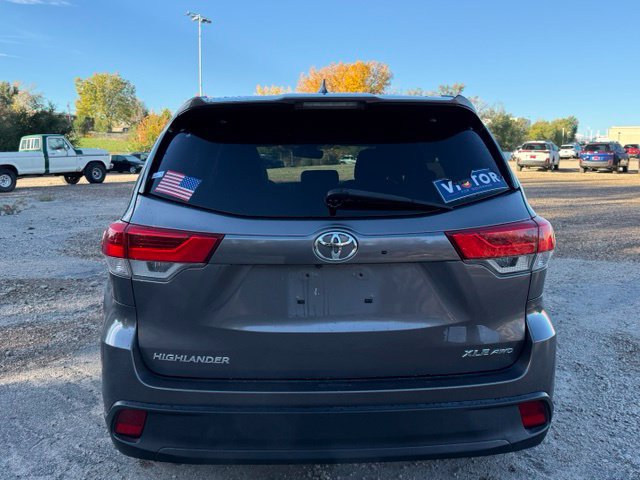 Used 2018 Toyota Highlander XLE AWD/4WD image 4