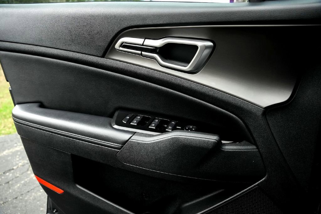 Used 2023 Kia Sportage EX image 24