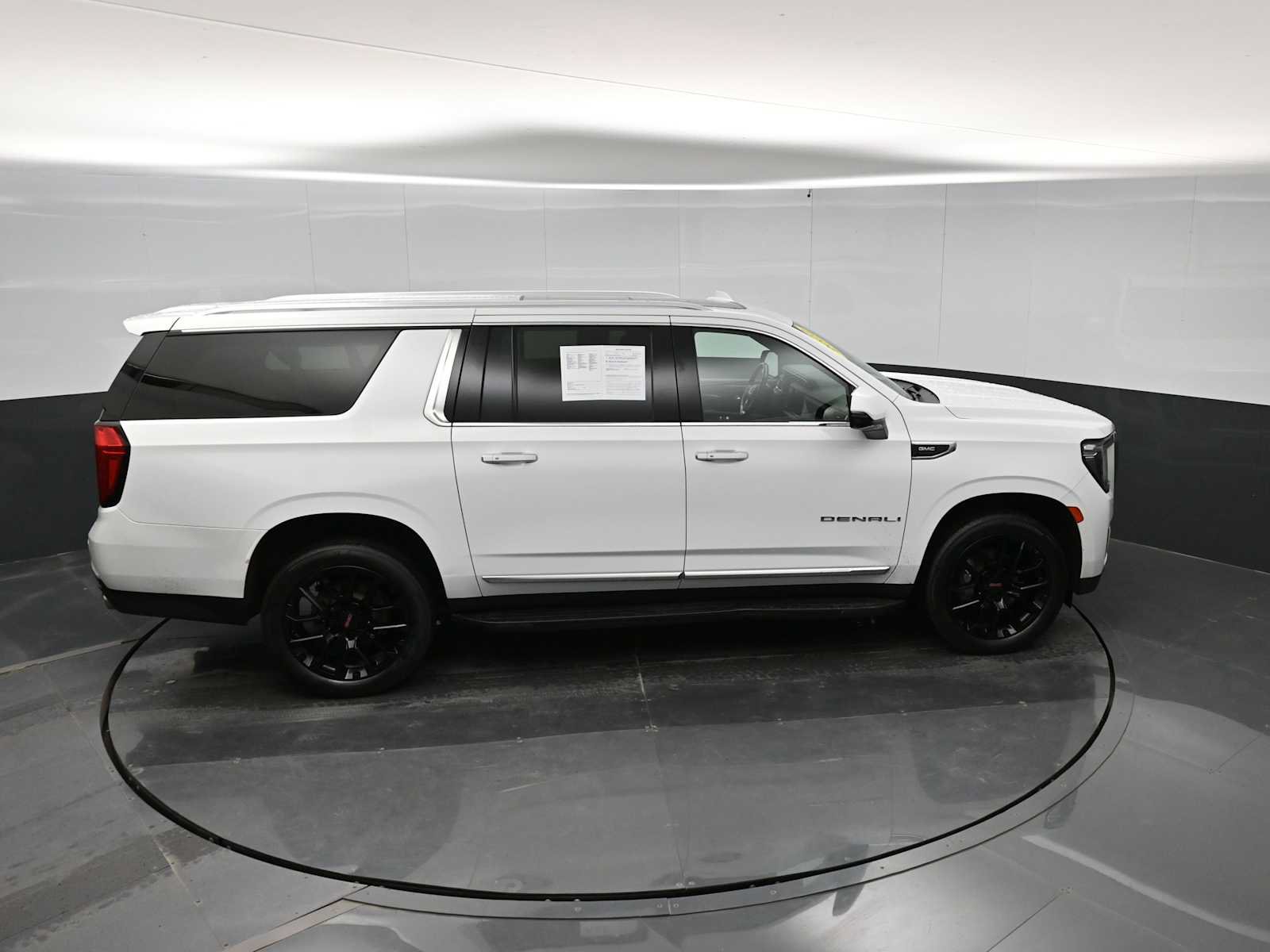 Used 2022 GMC Yukon XL Denali AWD/4WD image 32