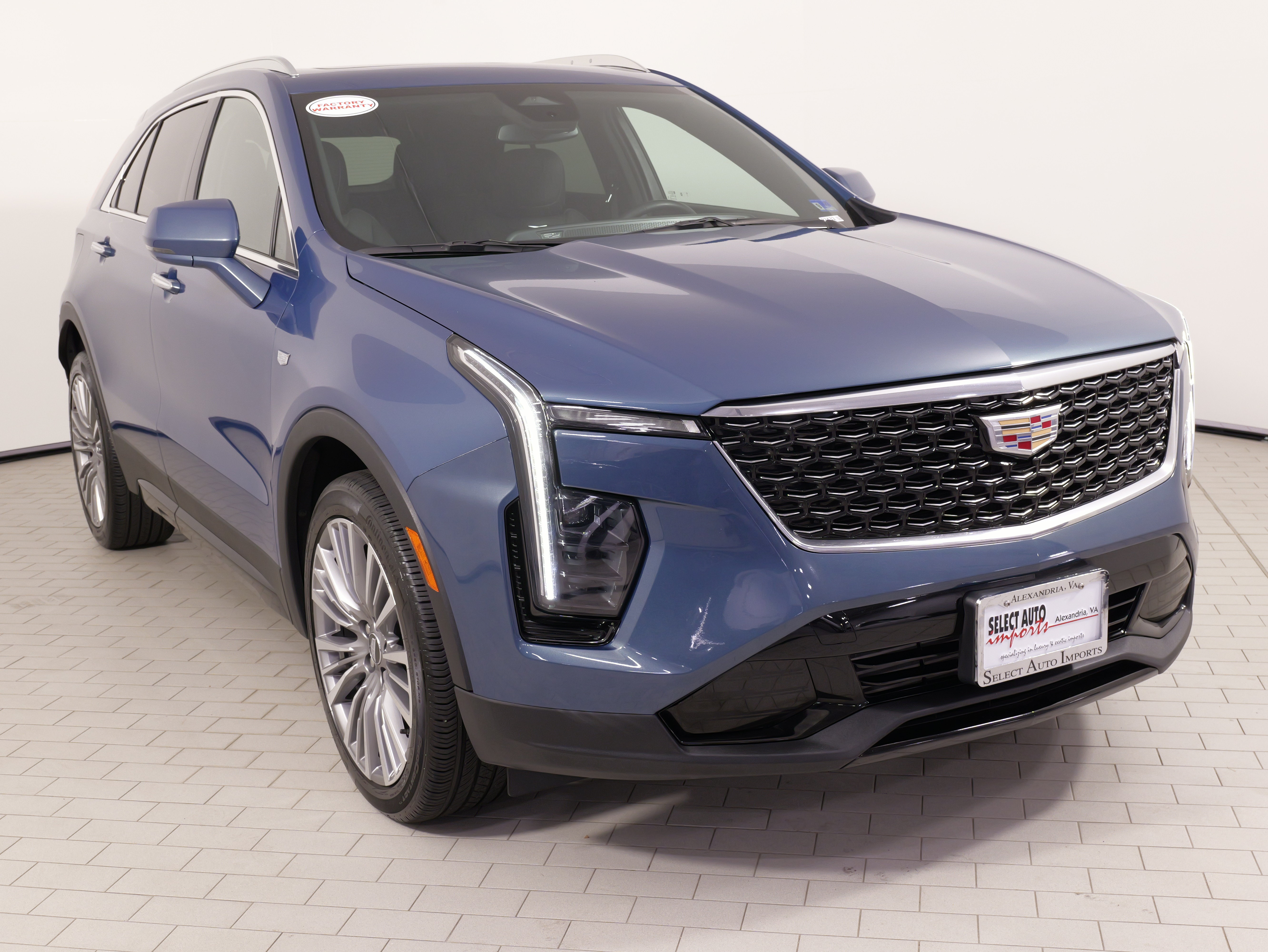 Used 2024 Cadillac XT4 Premium Luxury w/ Cold Weather Package AWD/4WD image 5