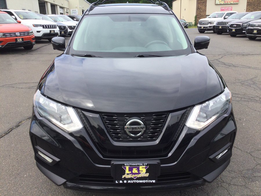 Used 2018 Nissan Rogue SV w/ Premium Package AWD/4WD image 3