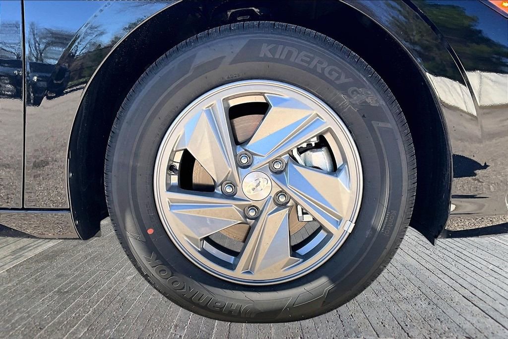 New 2026 Hyundai Elantra SE image 13