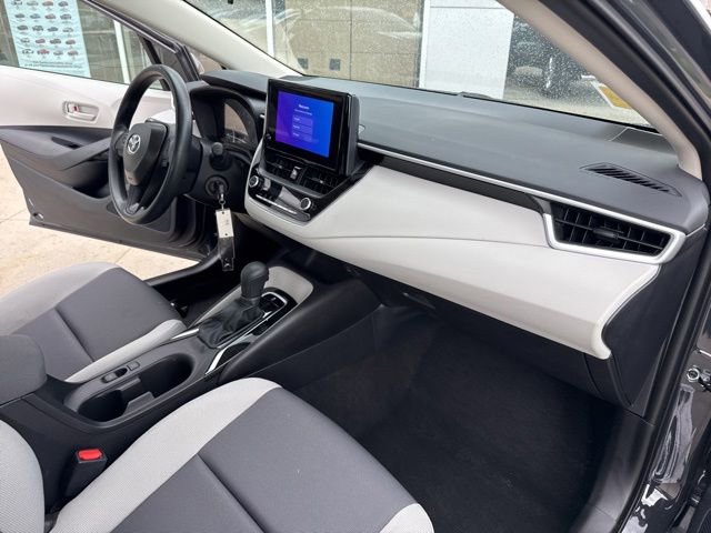 Used 2025 Toyota Corolla LE FWD image 29