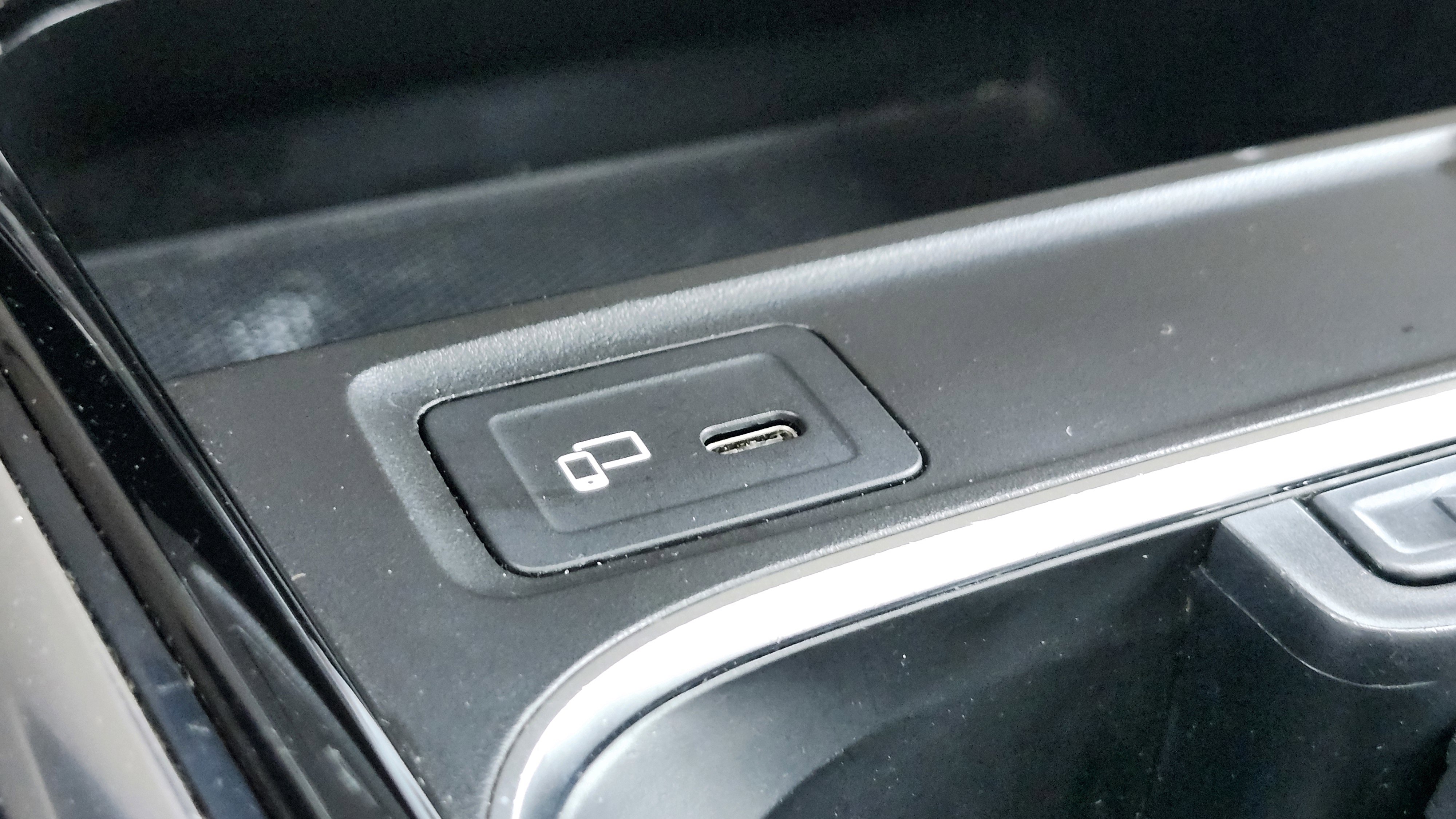 Used 2020 Mercedes-Benz GLB 250 w/ Premium Package image 29