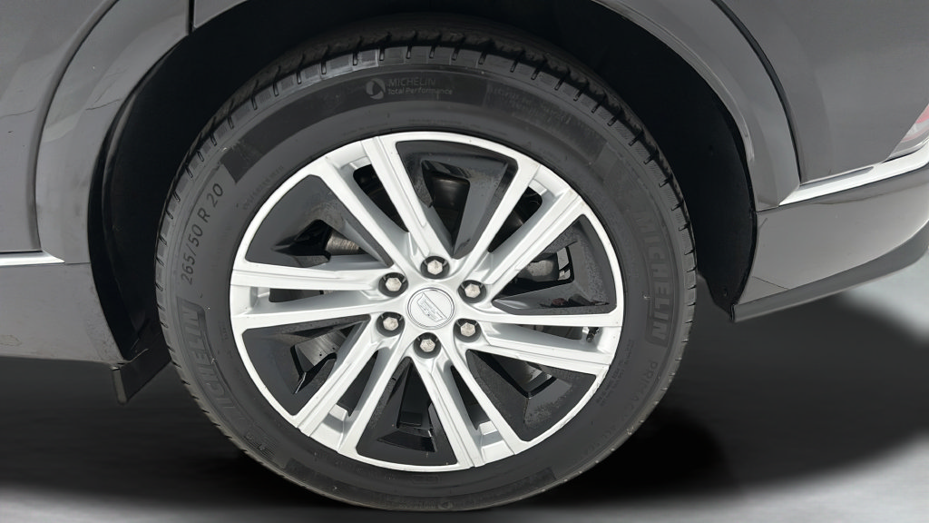 Used 2024 Cadillac Lyriq Tech AWD/4WD image 8