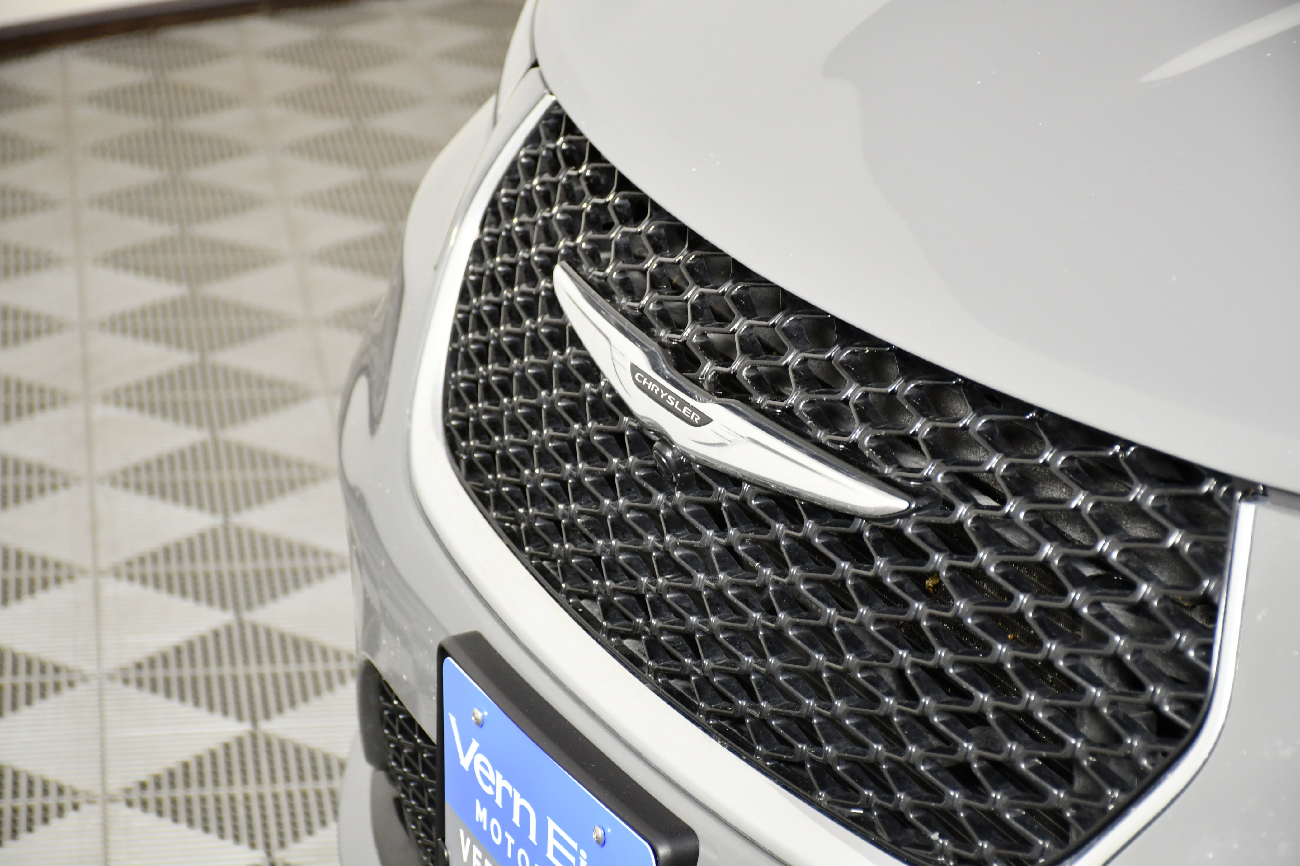 Used 2025 Chrysler Pacifica Select image 11