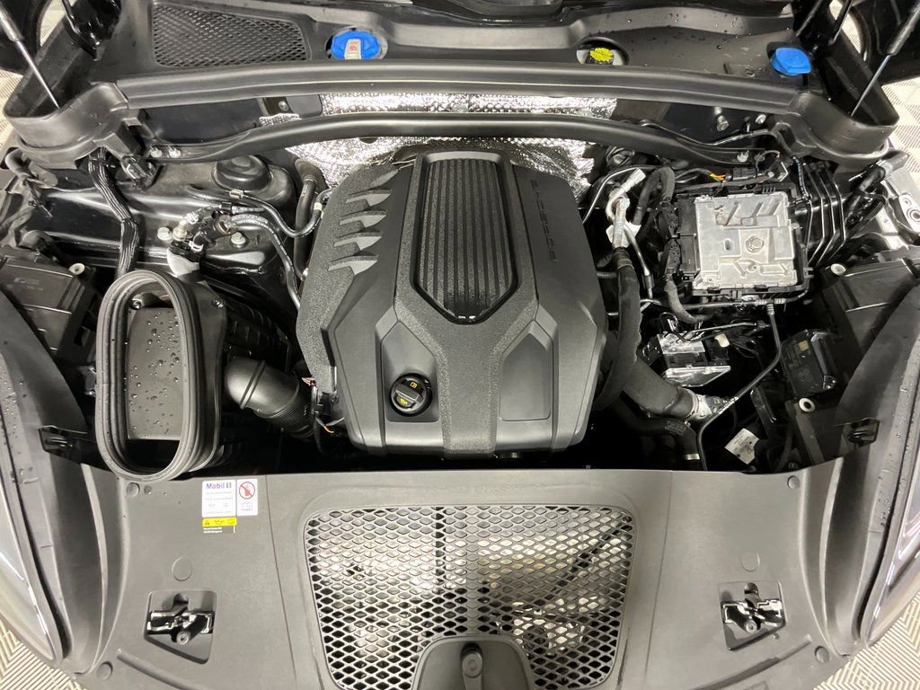 Used 2023 Porsche Macan Turbo image 26