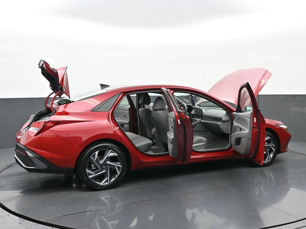 Certified 2025 Hyundai Elantra Sport image 45