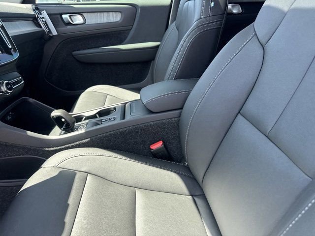 New 2025 Volvo XC40 B5 Core w/ Climate Package image 15