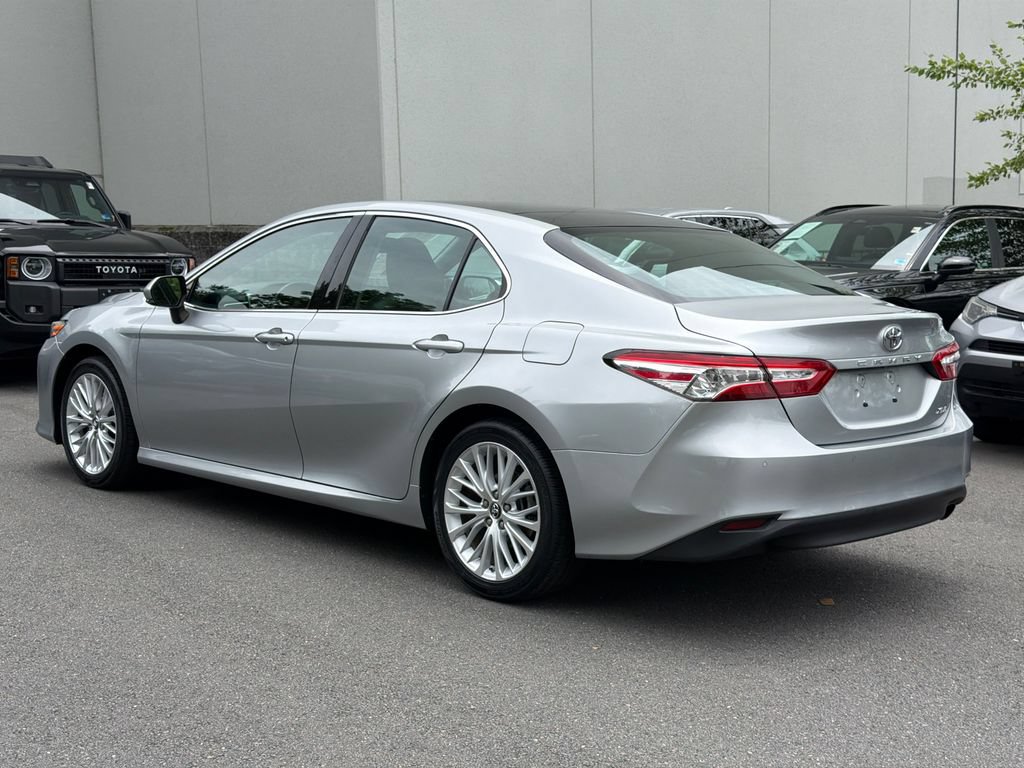 Used 2018 Toyota Camry XLE FWD image 3
