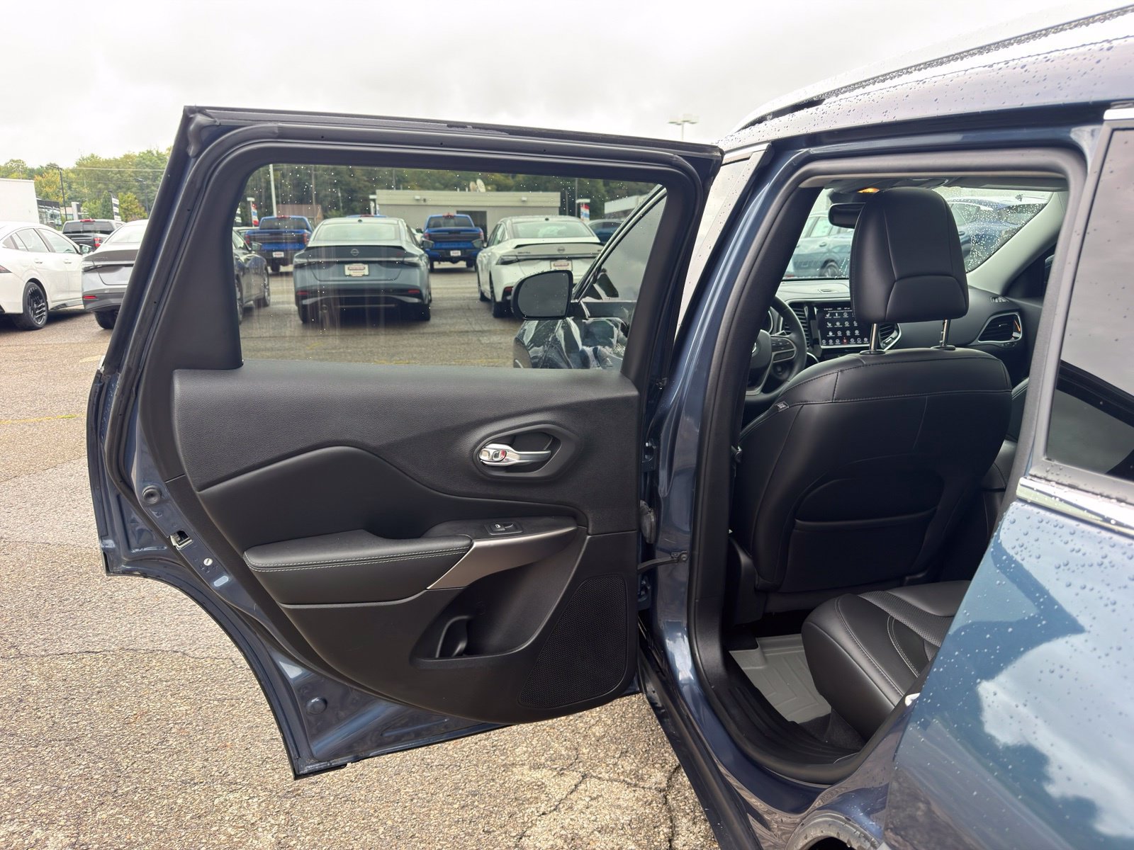 Used 2019 Jeep Cherokee Limited AWD/4WD image 28