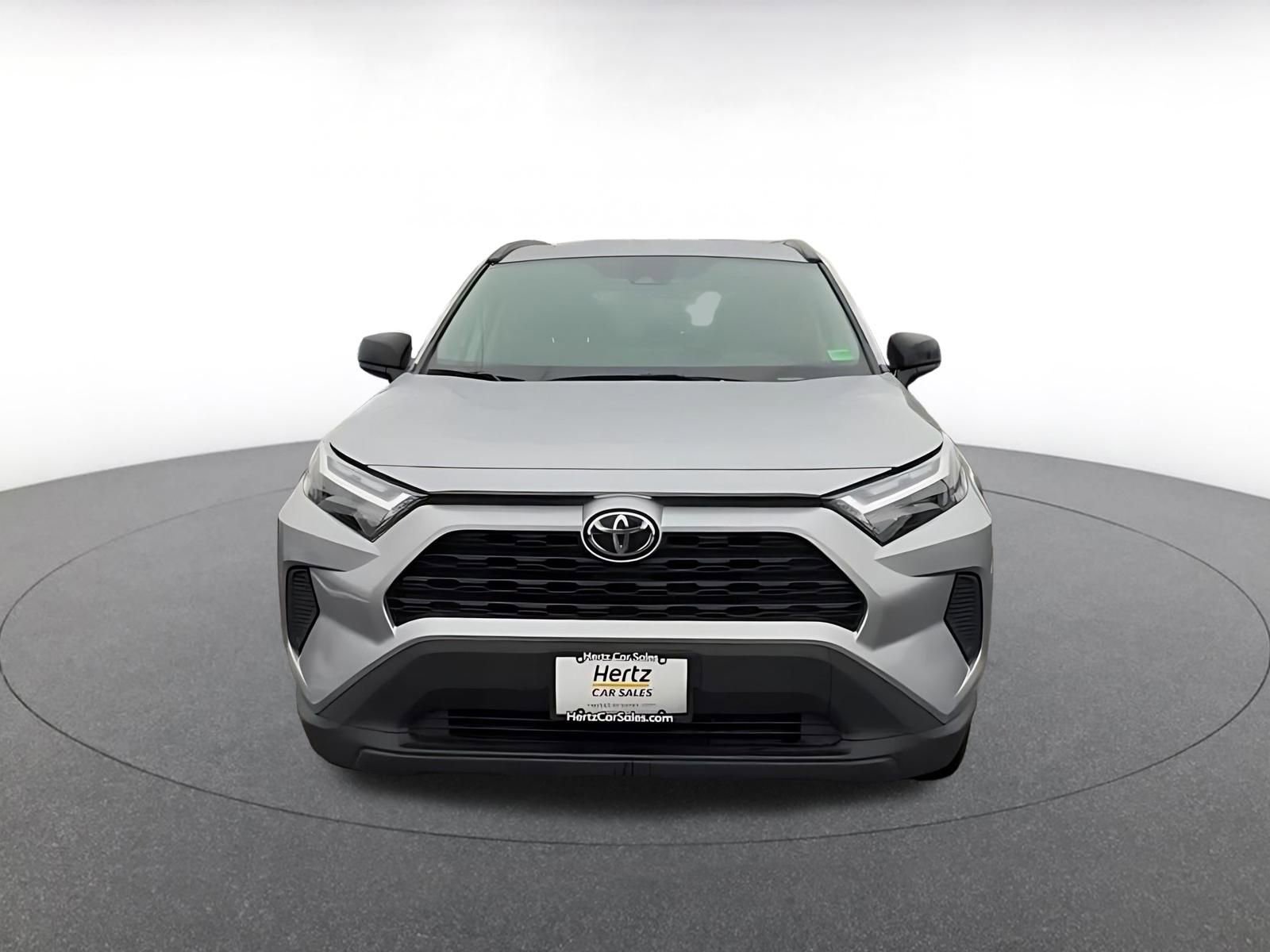 Used 2025 Toyota RAV4 LE AWD/4WD image 4