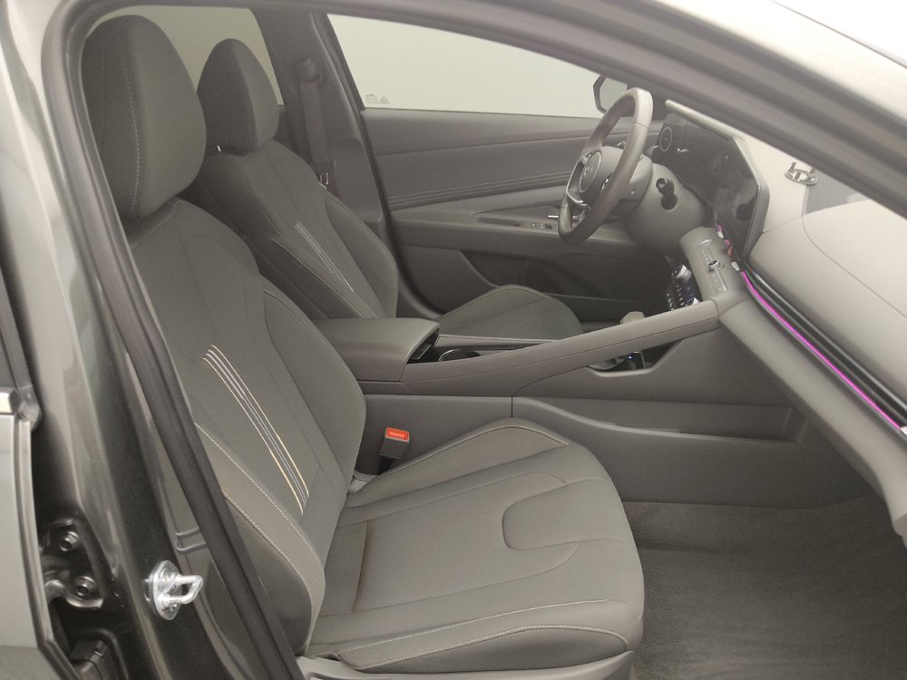 Used 2025 Hyundai Elantra SEL FWD image 21