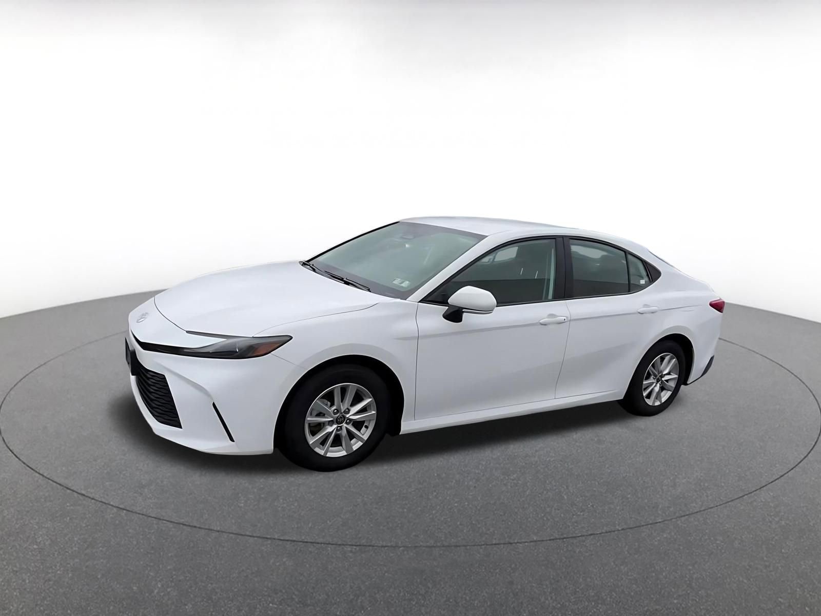 Used 2025 Toyota Camry LE FWD image 6