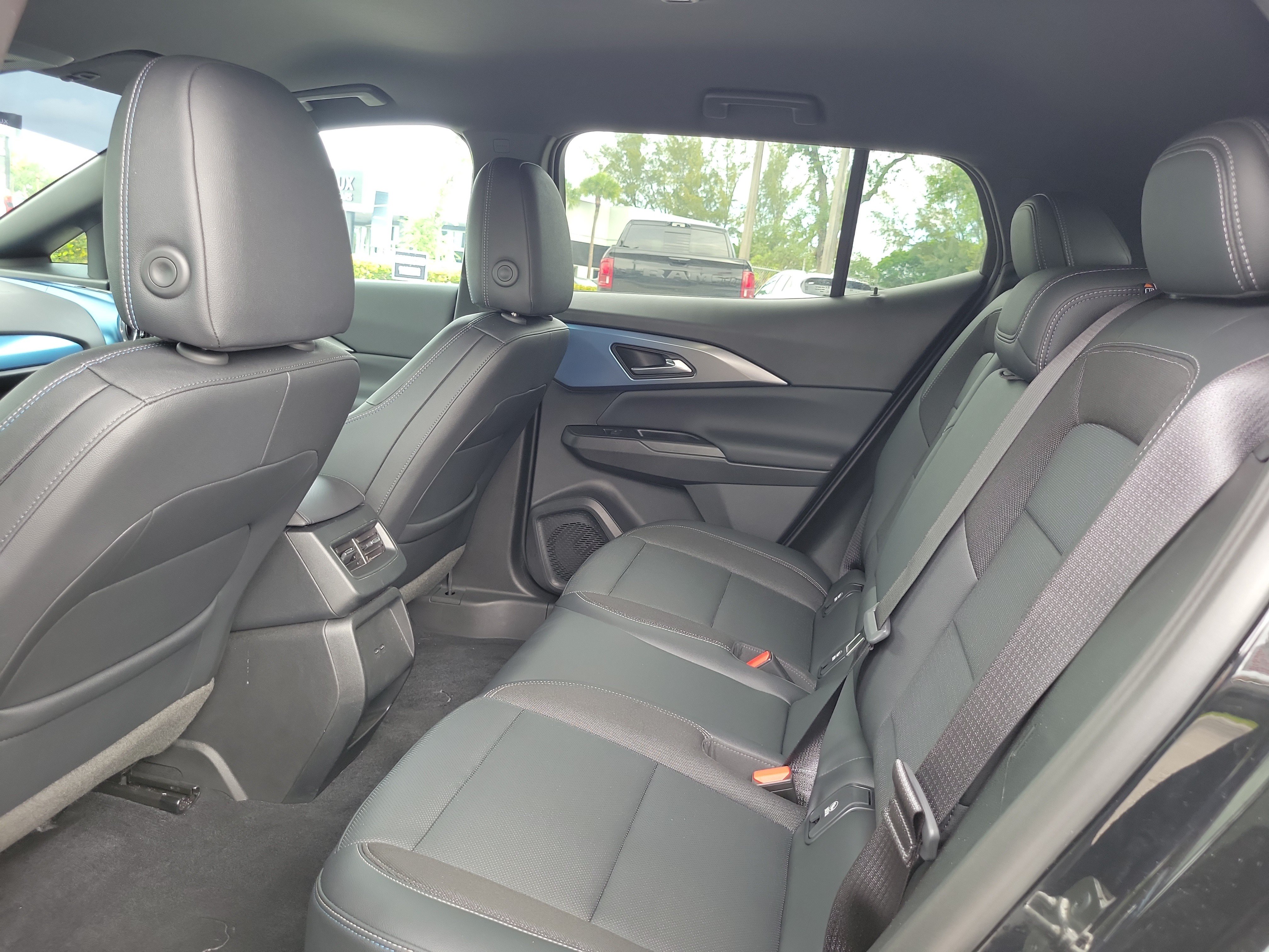 Used 2024 Chevrolet Equinox EV LT FWD image 13