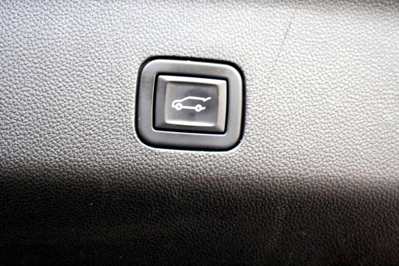 Used 2023 GMC Yukon Denali image 12