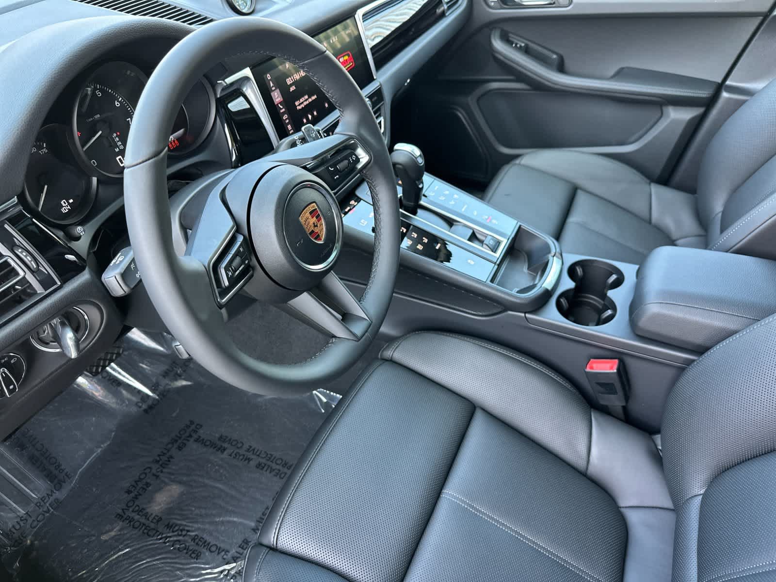 New 2026 Porsche Macan AWD/4WD image 4