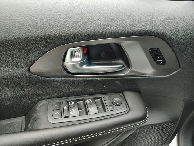 New 2026 Chrysler Pacifica Select FWD image 9